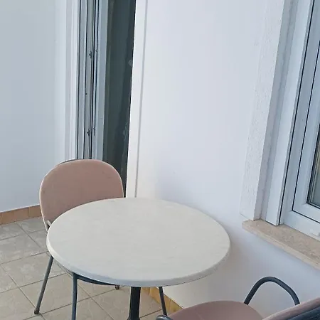 Benjamin Apartment
