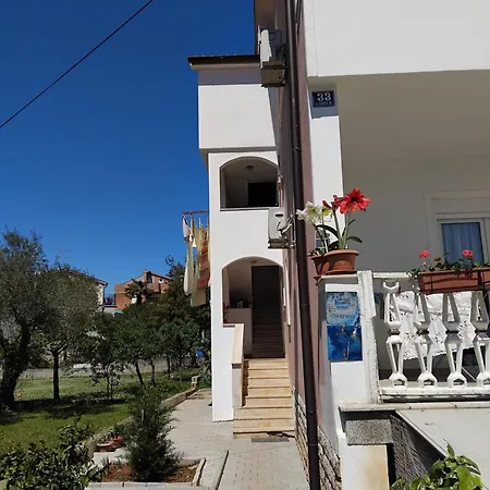 Benjamin Apartment *